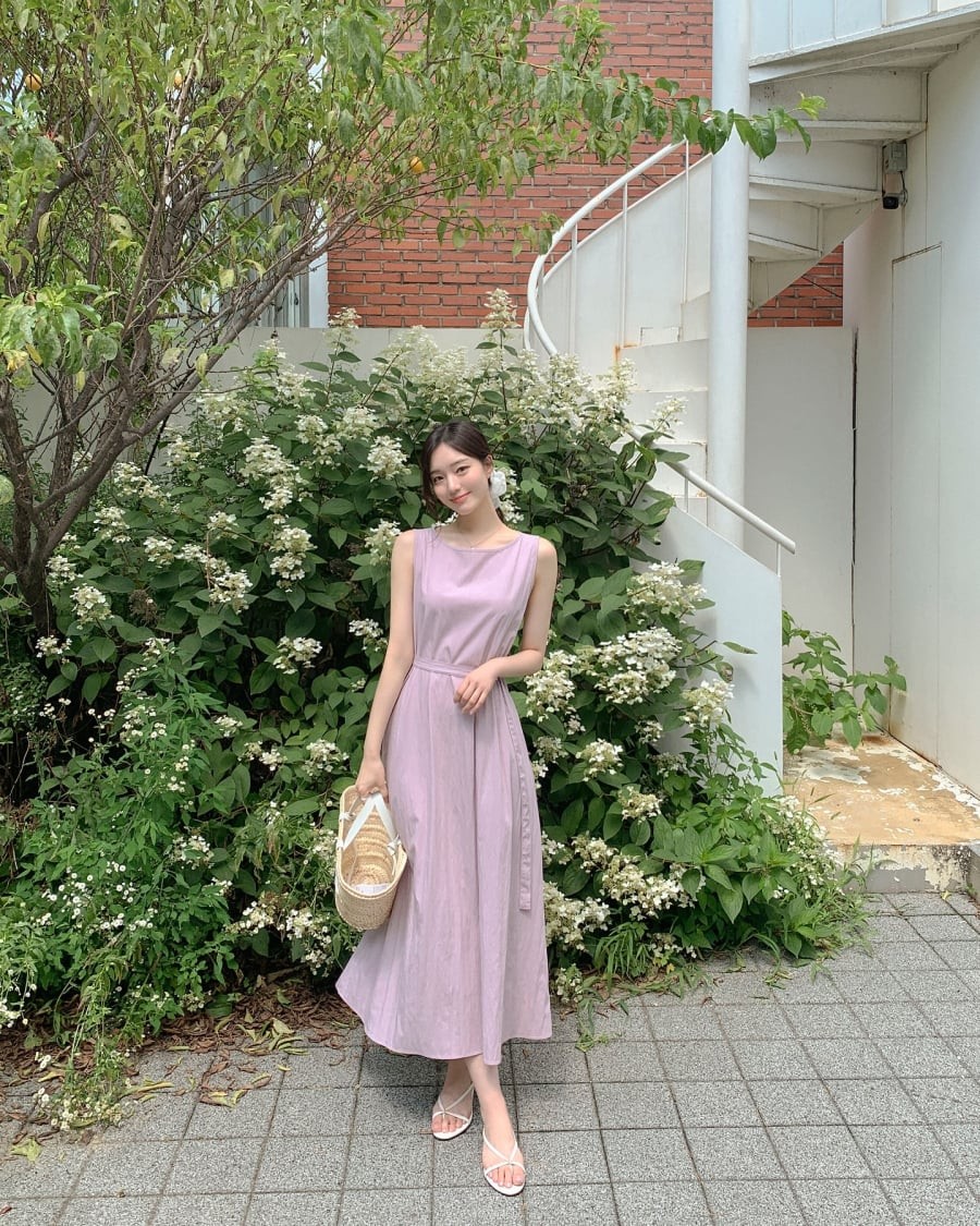 Thiết kế này giúp định hình vóc dáng rõ ràng, tạo đường cong tự nhiên mà không cần kết hợp nhiều item.