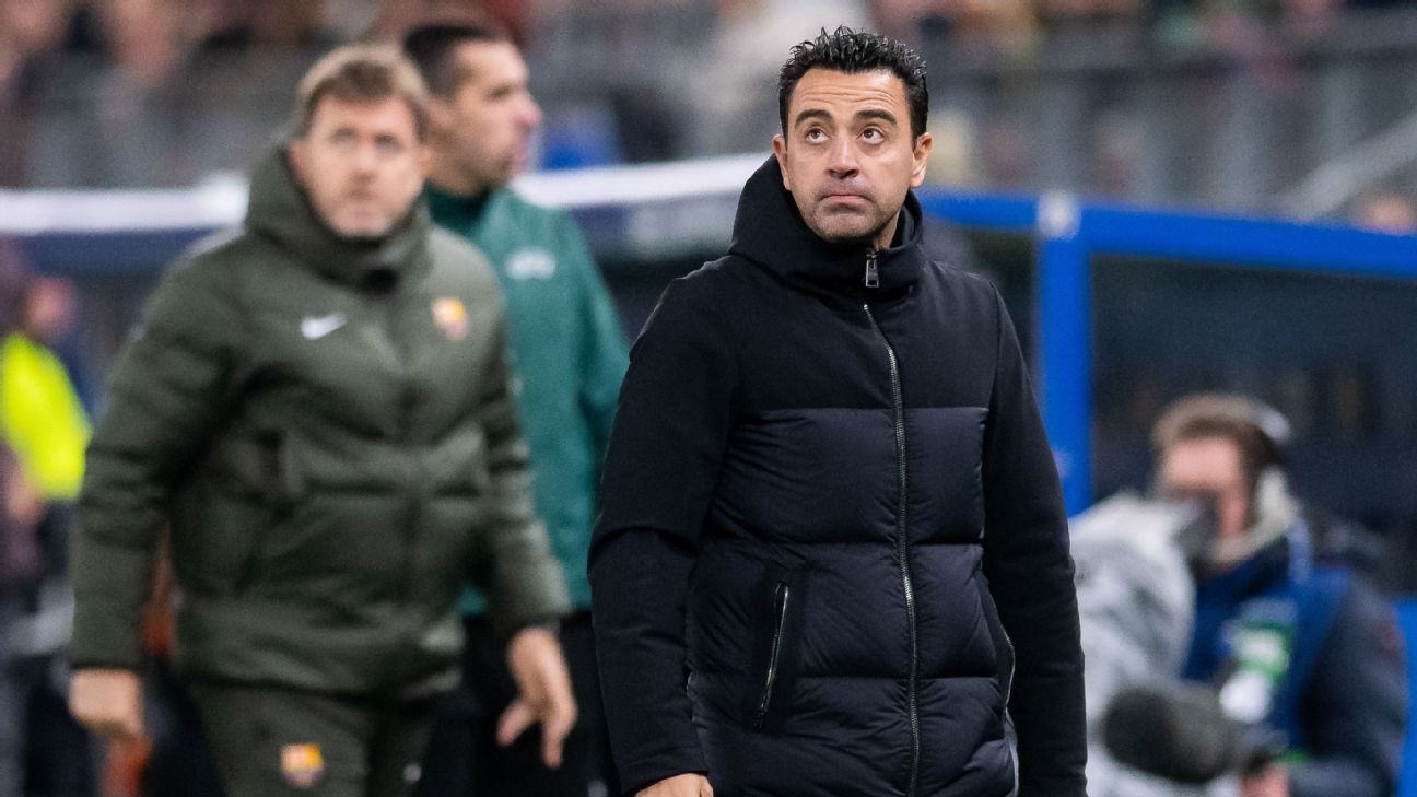 Barcelona director Deco backs 'perfect' Xavi amid struggles - Bóng Đá