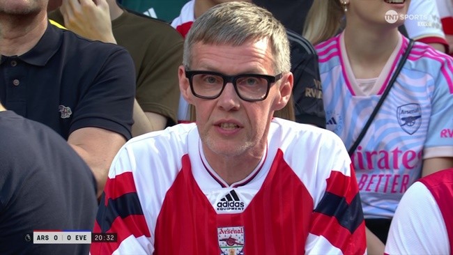 Moment devastated Arsenal fans find out Man City have scored after 79 SECONDS - Bóng Đá