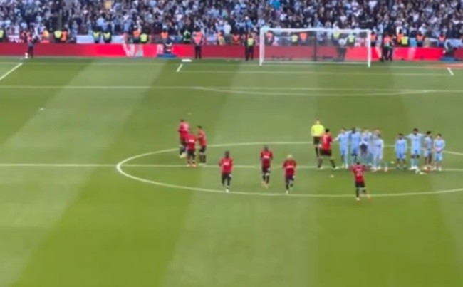 Maguire có hành động khiến Hojlund và Antony phải hổ thẹn - Bóng Đá