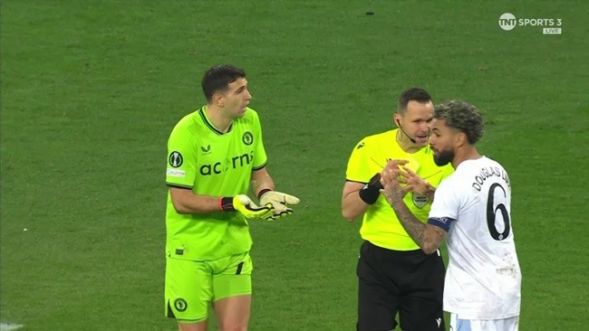 Emi Martinez là kẻ phản diện hoàn hảo - Bóng Đá