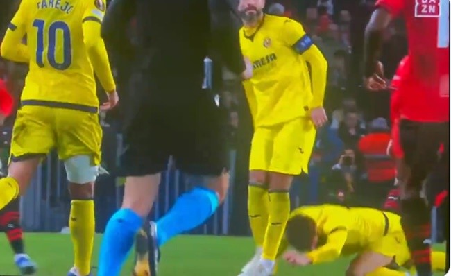 Va chạm kinh hoàng, cựu sao Real Madrid khiến đồng đội bất tỉnh - Bóng Đá