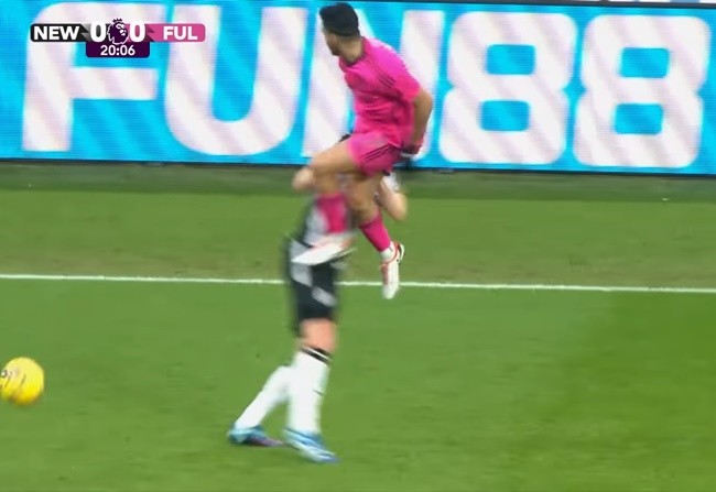 Ảnh Jimenez thẻ đỏ - Bóng Đá