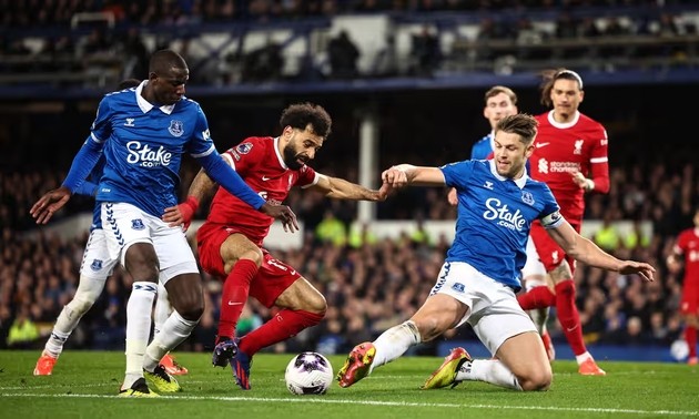 Lời xin lỗi của Klopp hay Liverpool lại 