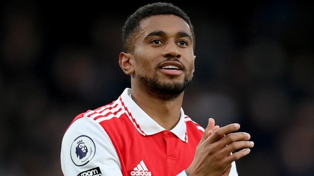 Sancho, Phillips, Torres...10 cầu thủ cần ra đi vào tháng Một - Bóng Đá