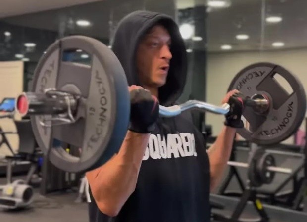 Choáng với hình ảnh mới nhất của Mesut Ozil - Bóng Đá