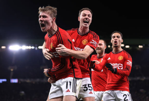 Jonny Evans cứu bóng không tưởng trên vạch vôi - Bóng Đá