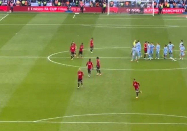 Maguire có hành động khiến Hojlund và Antony phải hổ thẹn - Bóng Đá