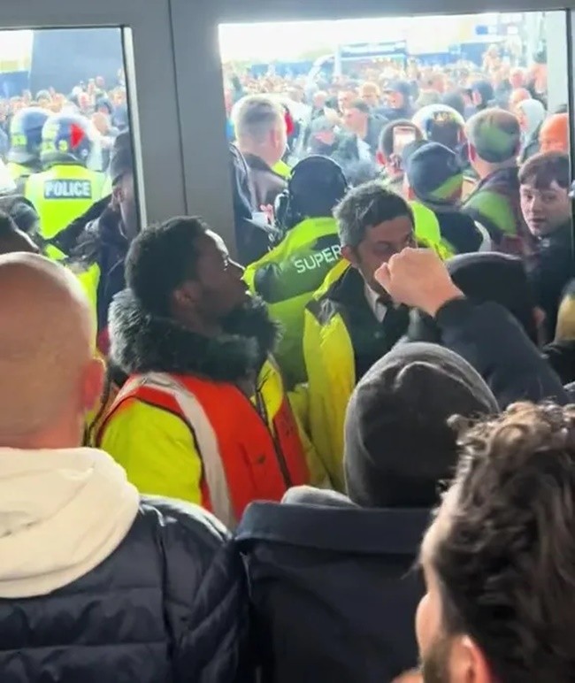 Cảnh sát trận Spurs - Arsenal - Bóng Đá