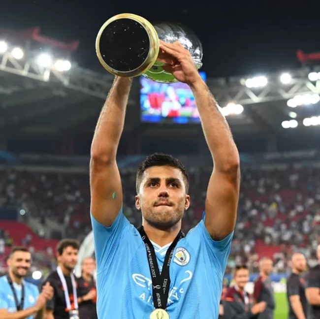 Ngả mũ trước Rodri - Bóng Đá