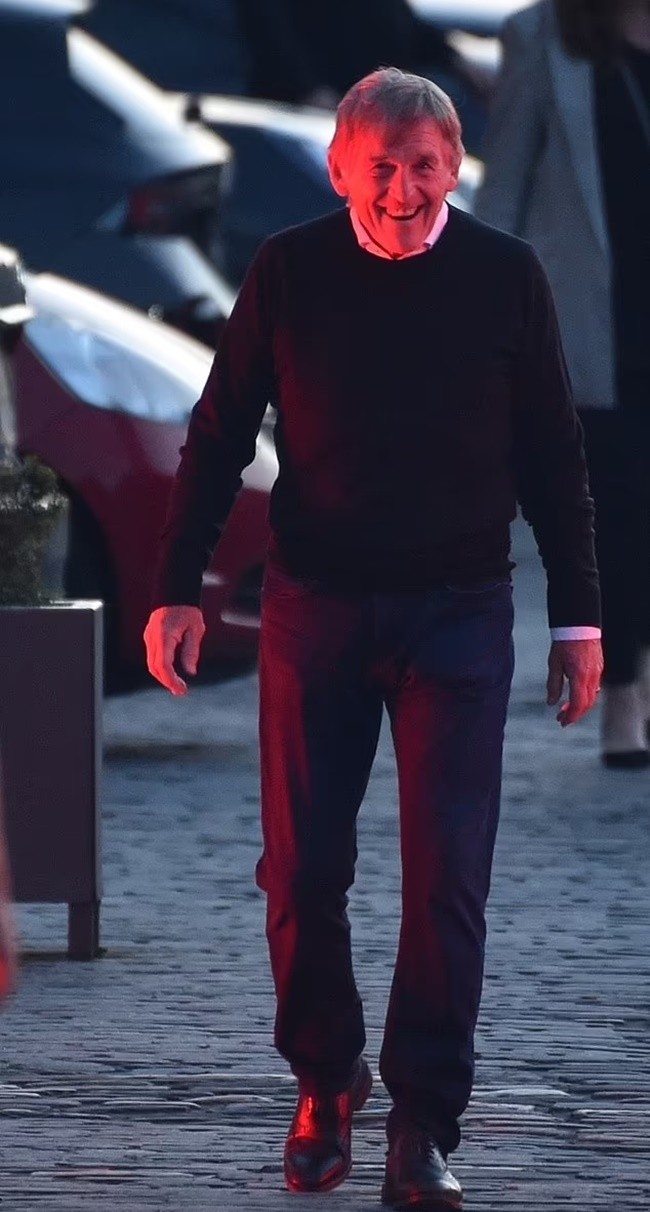 Jurgen Klopp đánh dấu lời chia tay Liverpool của mình bằng cách nhảy trên sân khấu - Bóng Đá