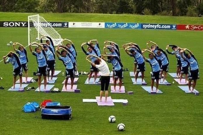 Hé lộ phương pháp lạ giúp bóng đá Việt Nam hạn chế tiêu cực - Bóng Đá