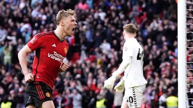 Maguire có hành động khiến Hojlund và Antony phải hổ thẹn - Bóng Đá