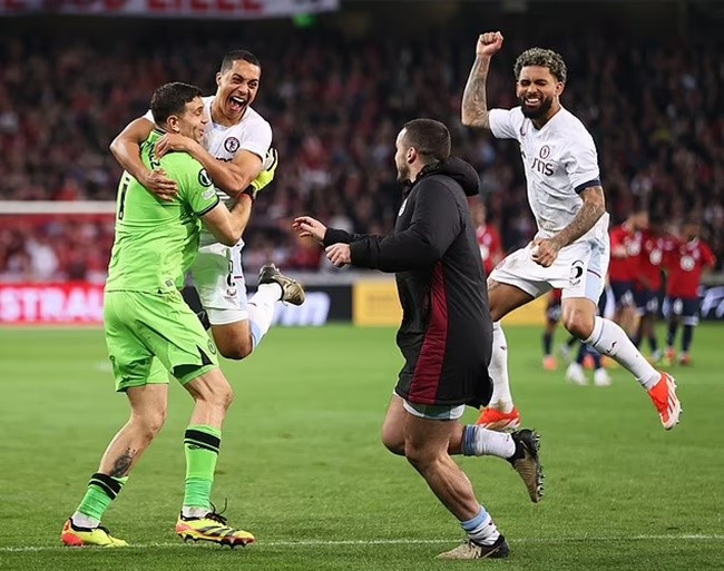 Cảnh sát trận Spurs - Arsenal - Bóng Đá