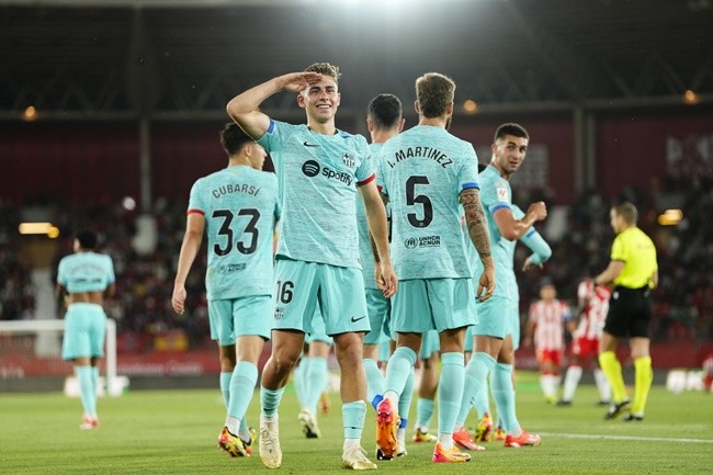 Xavi lộ diện lần đầu sau thông tin bị Barca sa thải - Bóng Đá