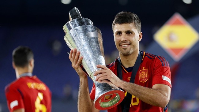 Ngả mũ trước Rodri - Bóng Đá