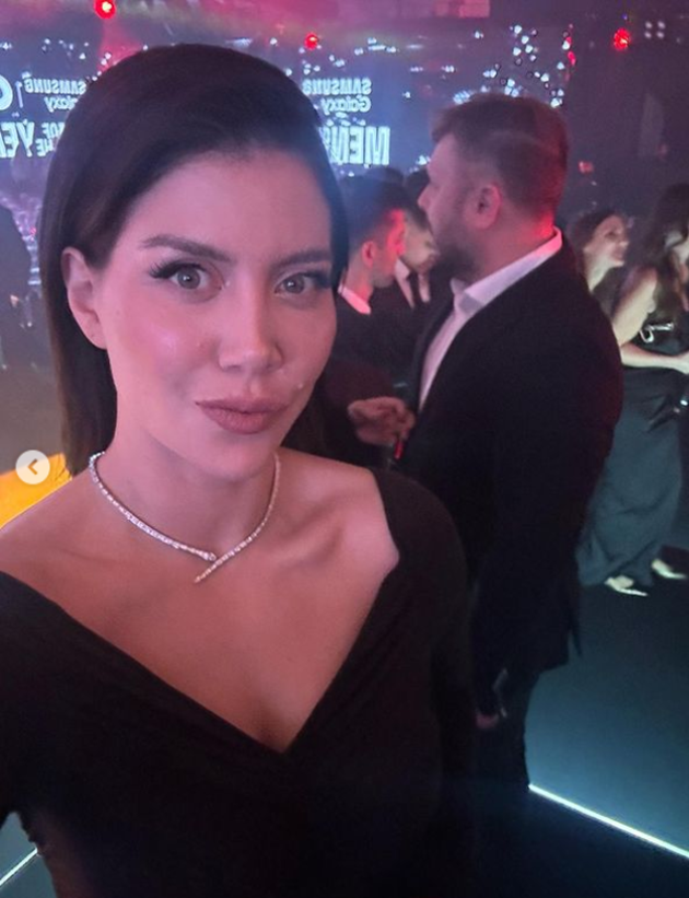 Wanda Nara khoe vòng 1 khủng ngày Icardi nhận giải - Bóng Đá