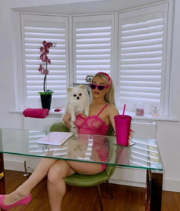 Nữ cầu thủ xinh đẹp trở lại sân cỏ sau 4 năm  - Bóng Đá