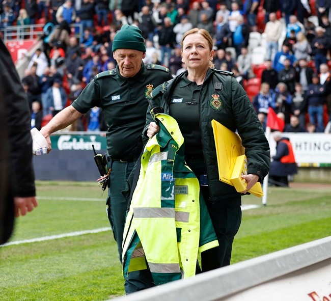 Trận tranh chức vô địch giữa Rotherham và Birmingham bị tạm dừng trong 35 phút - Bóng Đá