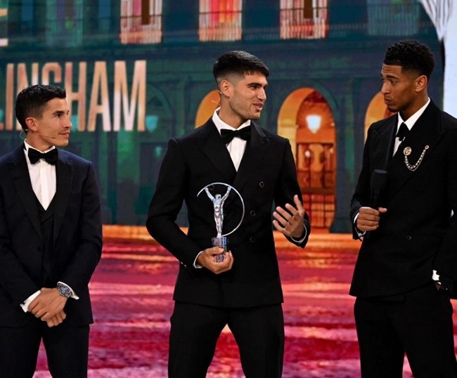 Jude Bellingham sánh vai với Tom Brady và Usain Bolt trước khi nhận giải Đột phá tại Laureus Awards - Bóng Đá