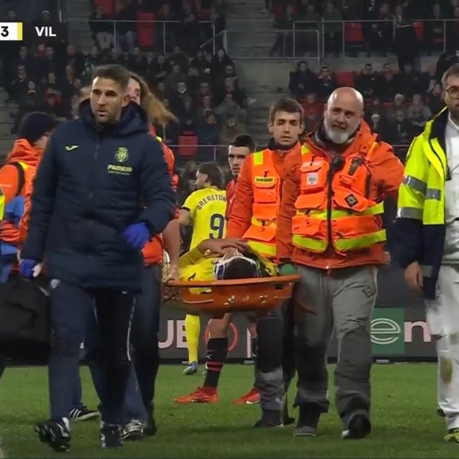 Va chạm kinh hoàng, cựu sao Real Madrid khiến đồng đội bất tỉnh - Bóng Đá