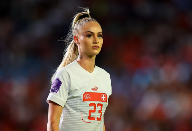 Alisha Lehmann lại đốn tim đấng mày râu - Bóng Đá
