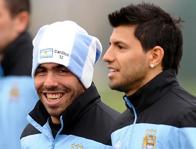 Sergio Aguero’s shoulder POPS OUT after 10 mins of football return - Bóng Đá