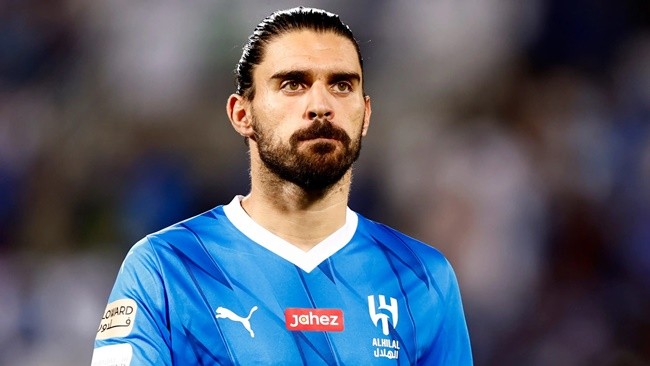 Alejandro Garnacho heads for lunch with girlfriend after reuniting - Bóng Đá