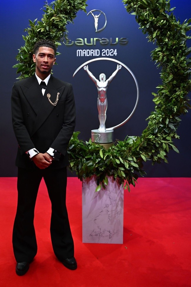 Jude Bellingham sánh vai với Tom Brady và Usain Bolt trước khi nhận giải Đột phá tại Laureus Awards - Bóng Đá