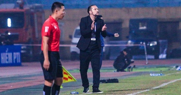  20 cầu thủ sẵn sàng nhập tịch Việt Nam; HLV V-League ám chỉ trọng tài xử ép - Bóng Đá