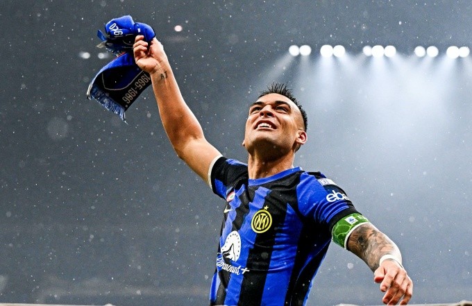 Cảnh tượng điên rồ khi Inter Milan vô địch Serie A - Bóng Đá