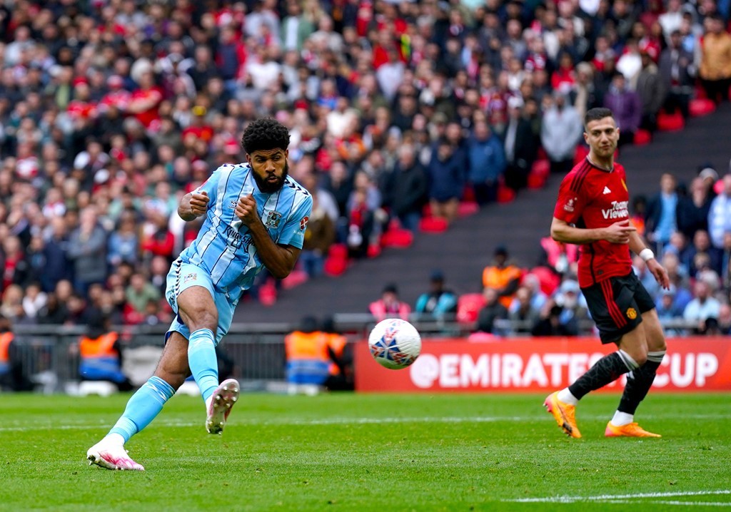 TRỰC TIẾP Coventry City 2-3 Man Utd (H2): Quỷ đỏ run rẩy - Bóng Đá
