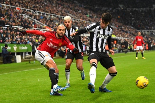 Manchester United considering Sofyan Amrabat future - Bóng Đá