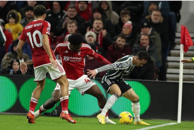 Antony puts in hall of shame performance as Manchester United are beaten by Nottingham Forest - Bóng Đá