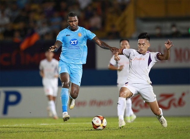  20 cầu thủ sẵn sàng nhập tịch Việt Nam; HLV V-League ám chỉ trọng tài xử ép - Bóng Đá