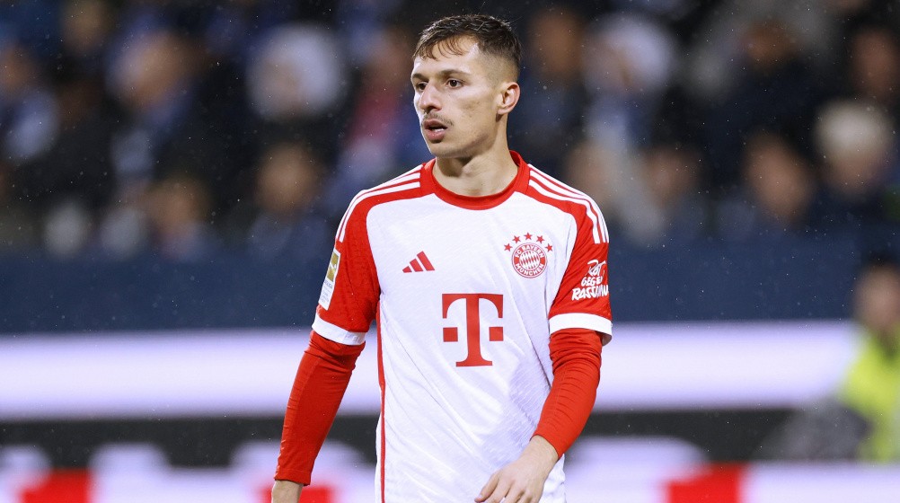 Bayern Munich winger Bryan Zaragoza has come out to deny rumours that he could leave the club on loan this summer - Bóng Đá