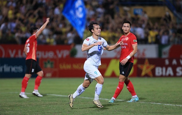 Vòng 16 V-League: CAHN 'hít khói' Nam Định; Dàn tuyển thủ báo tin vui cho HLV Kim Sang-sik - Bóng Đá