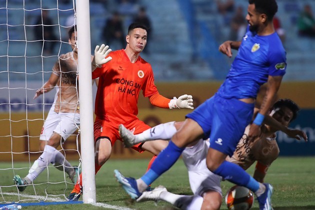 Filip Nguyễn bắn tín hiệu tới ông Troussier; Công Phượng về HAGL - Bóng Đá