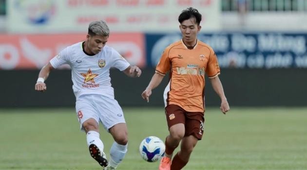 Hà Tĩnh xuất sắc đánh bại HAGL dù phải làm khách.