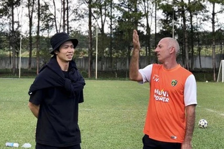 Không lên tuyển Việt Nam, Công Phượng quay về HAGL - Bóng Đá