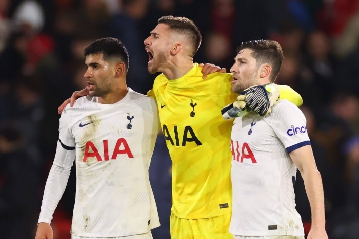 Khi Spurs khó, đã có Davies - Bóng Đá