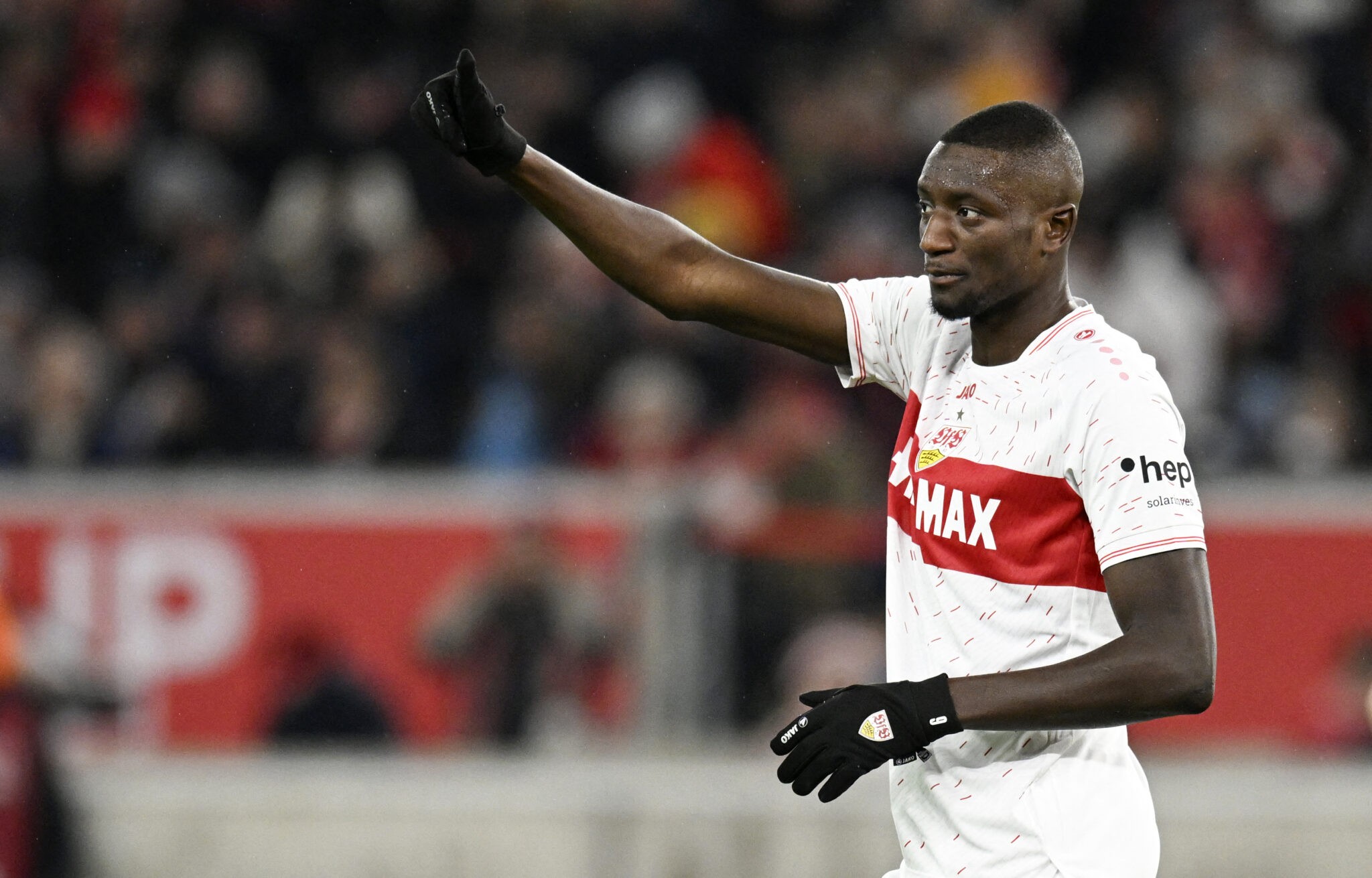 Fabrizio Romano: VfB Stuttgart striker Serhou Guirassy was very close to joining Manchester United last month - Bóng Đá