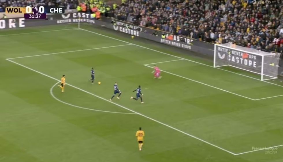 Cạn lời pha xử lý IQ 'âm vô cực' của Raheem Sterling - Bóng Đá