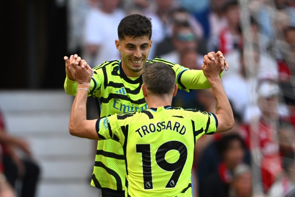 West Ham striker Michail Antonio has already made a surprising final-day title prediction as Manchester City and Arsenal  - Bóng Đá