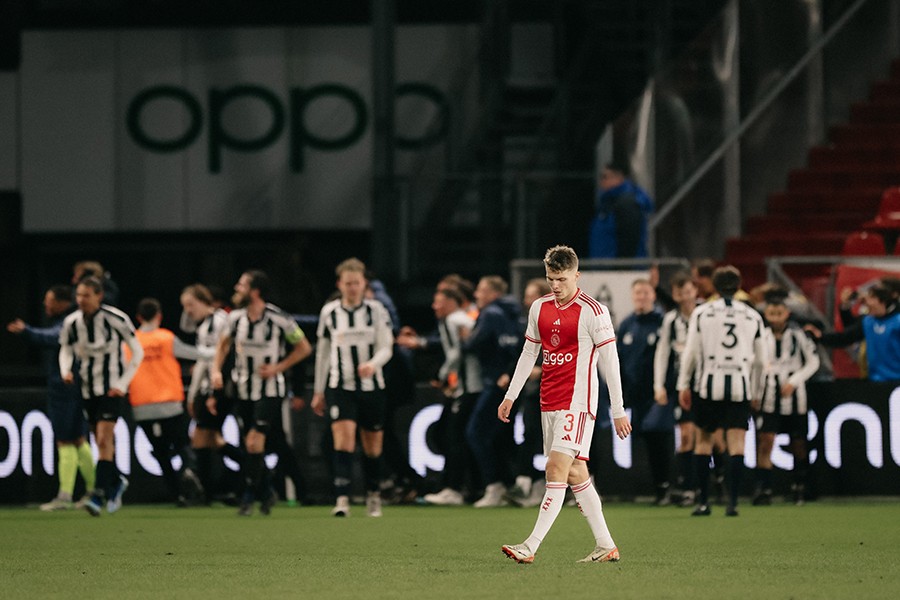 Địa chấn xảy đến với Ajax - Bóng Đá