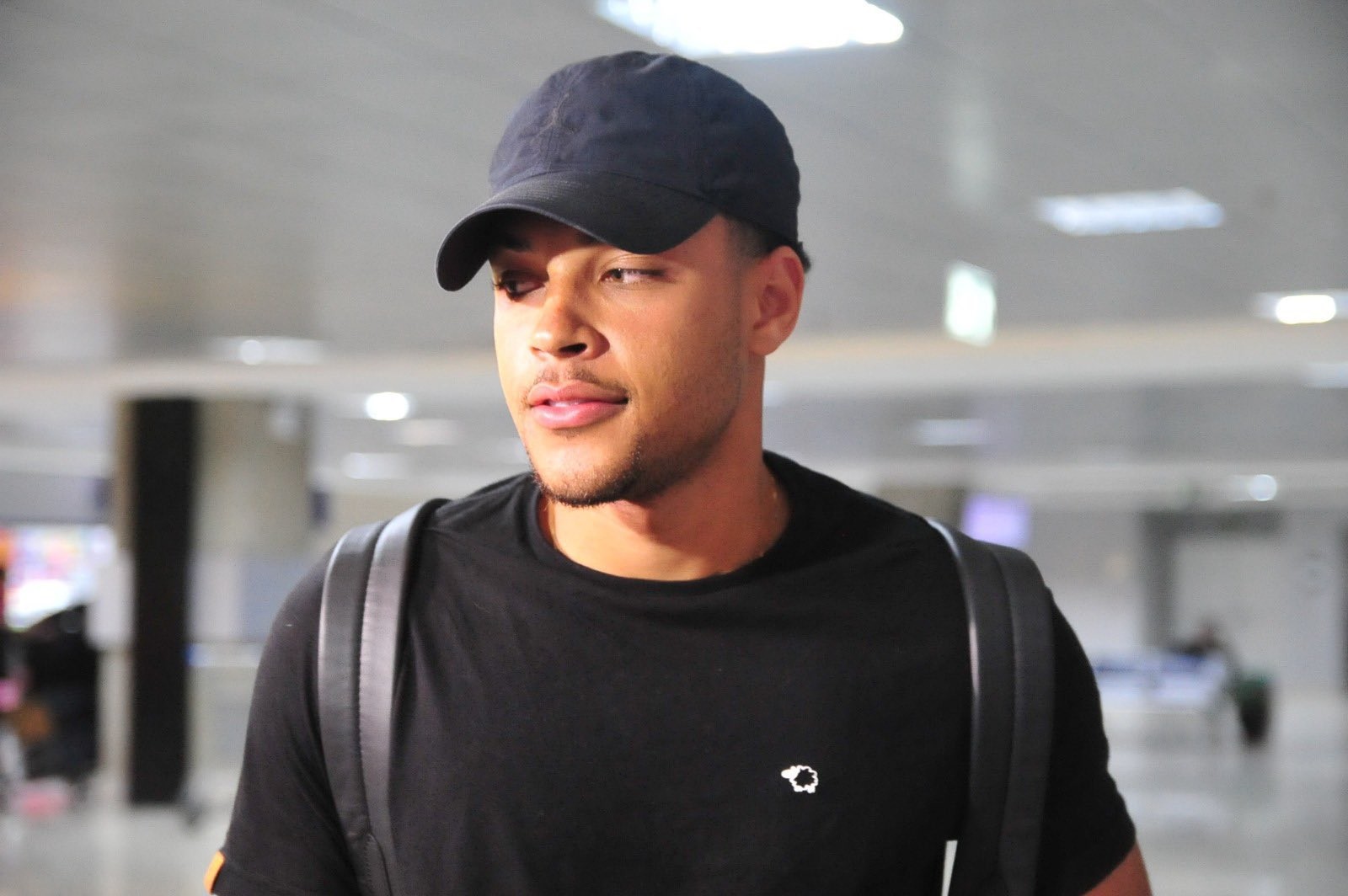 Fabrizio Romano shares photo of imminent Barcelona signing “at the airport” - Bóng Đá