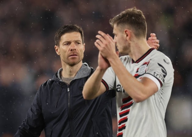 Bayer Leverkusen vào bán kết, Xabi Alonso vẫn 