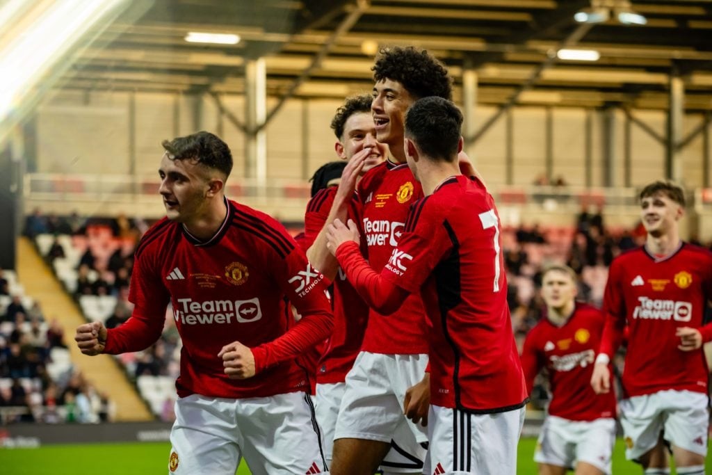 Hạ đẹp Man City, bầy trẻ Quỷ đỏ lên đỉnh nước Anh - Bóng Đá