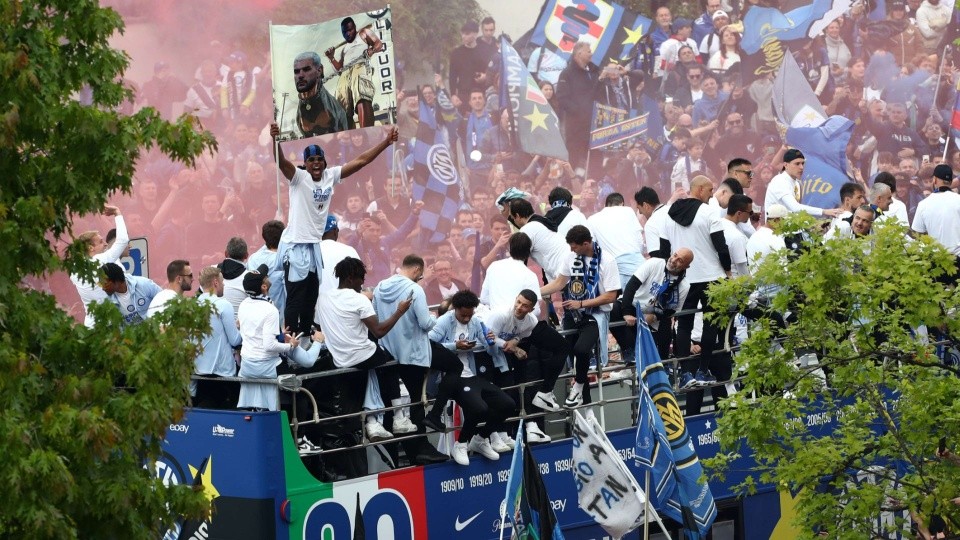 Inter Milan mở hội ăn mừng hoàng tráng - Bóng Đá
