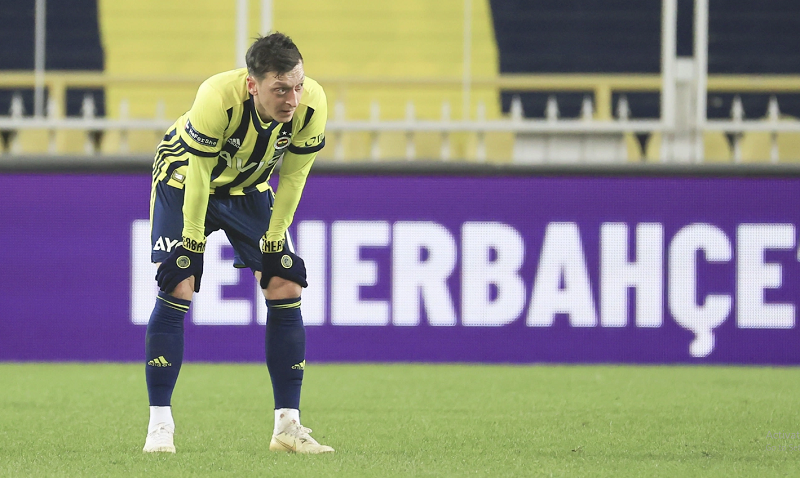 Choáng với hình ảnh mới nhất của Mesut Ozil - Bóng Đá